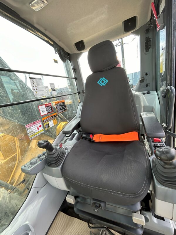 John Deere 250G Hydraulic Excavator - Image 6
