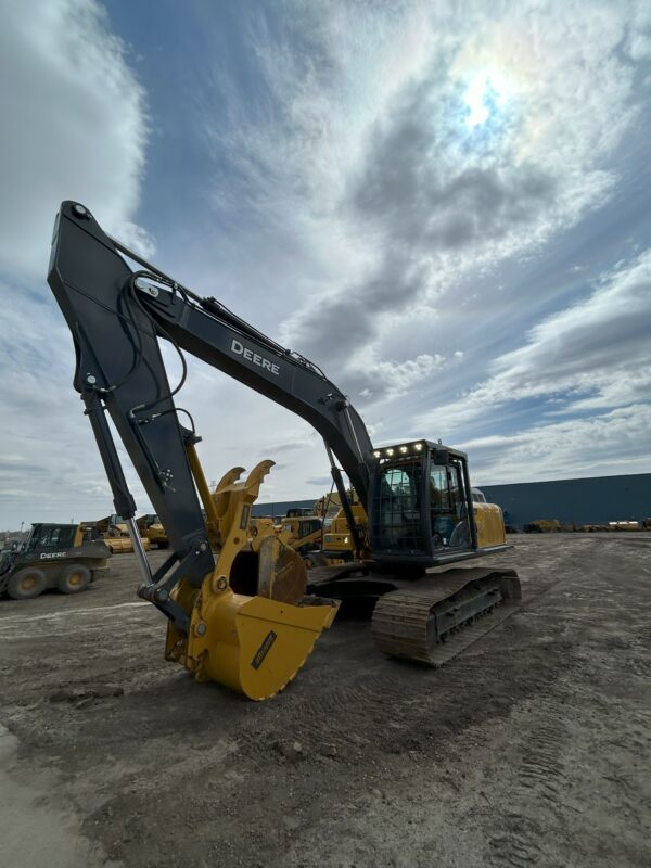 John Deere 250G Hydraulic Excavator - Image 4