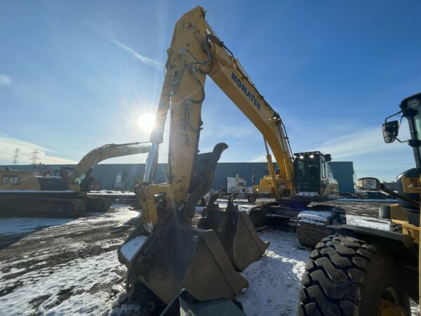 Komatsu PC490LC-11 Hydraulic Excavator - Image 2